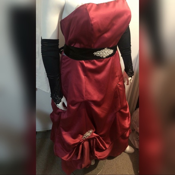 Prom dress - Picture 2 of 7